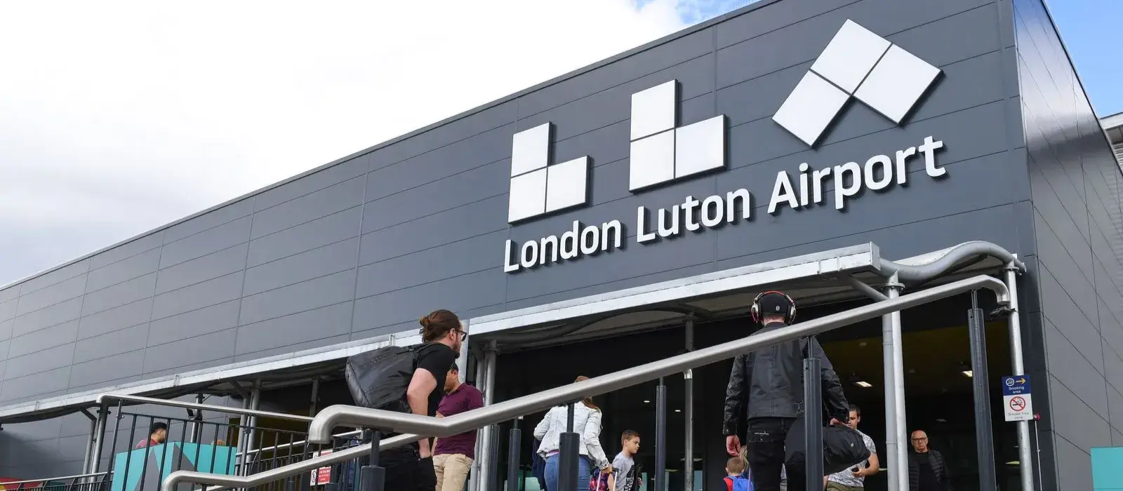 Heathrow Taxi Transfer | London LHR Airport Cabs & Cheap Local Minicabs Cars ,Luton airport taxi and minicab service. Get cheapest quote for cabs and cars. Top transfer companies available 24/7 via our mobile app,companies,taxis,cab,minicab